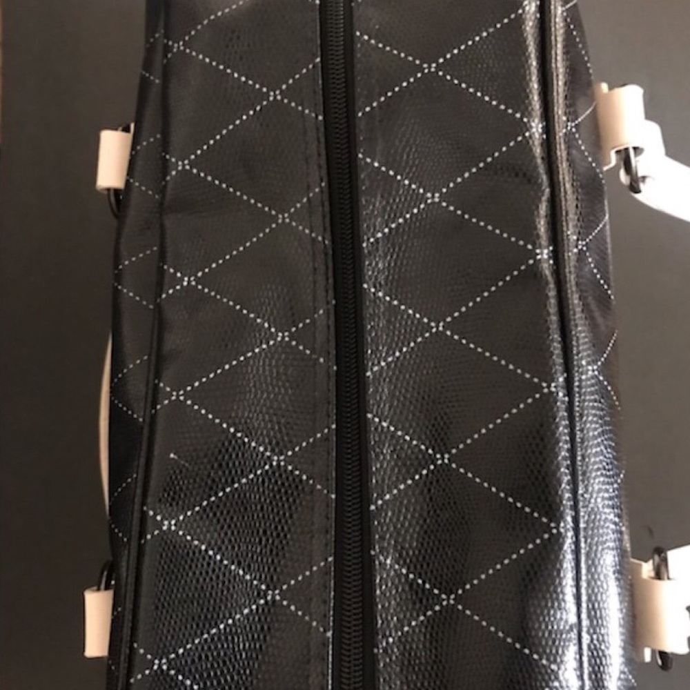 Mary Kay Weekend Bag - Picture 3 of 6